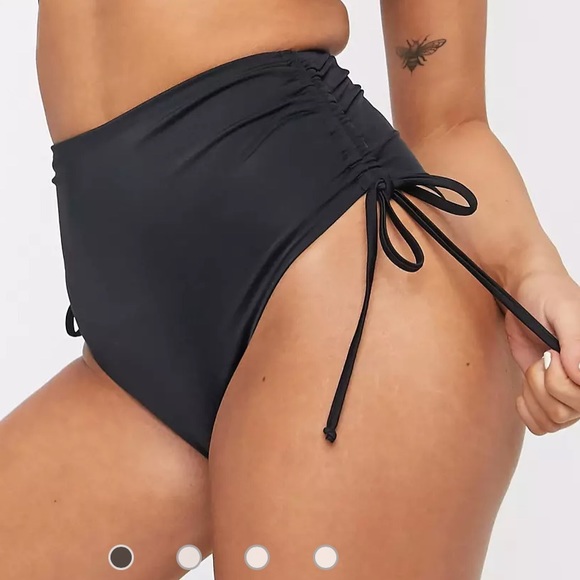 Bikini Set - Picture 2 of 3